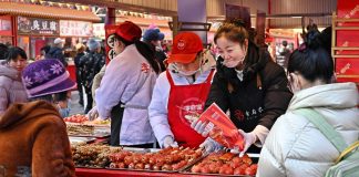 Cina: Qingdao ospita fiera di frutta candita per Festa di primavera (1)