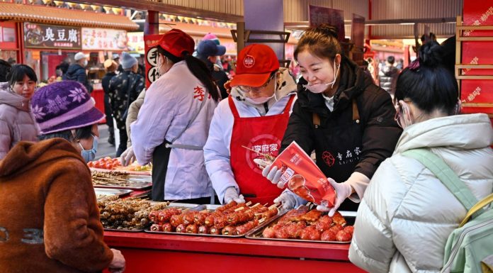 Cina: Qingdao ospita fiera di frutta candita per Festa di primavera (1)