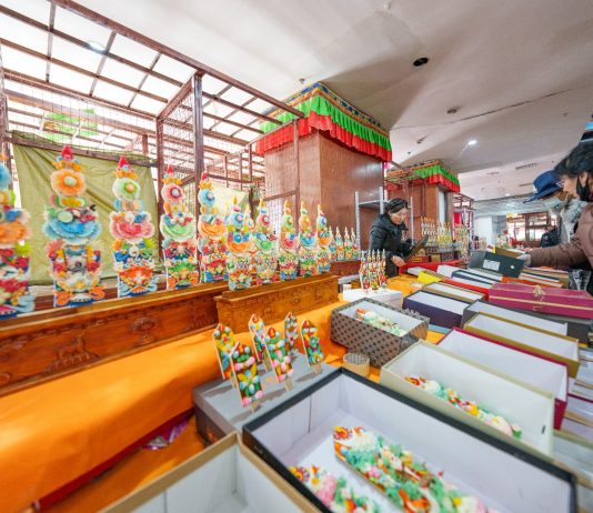 Cina: Xizang, sculture di burro per il Capodanno tibetano (3)