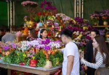 Cina: a Macao un mercato per la Festa di primavera (1)