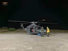 Trasporto sanitario d’urgenza per un elicottero dell’Aeronautica Militare, uomo in pericolo di vita trasferito da Ischia a Pozzuoli