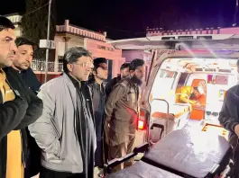 Escalation tra Pakistan e i talebani in Afghanistan, il ministro della Difesa Asif: “È guerra aperta”