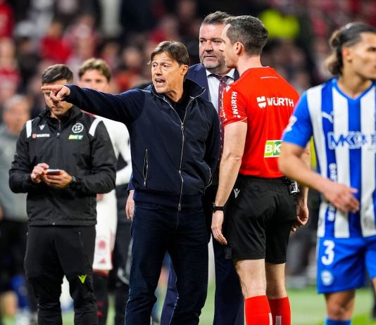 Sevilla, Almeyda suspendend for seven games after ref clash