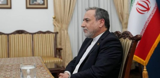 Araghchi “La responsabilità delle conseguenze della guerra ricade su Israele e Stati Uniti”. L’Iran sequestra due navi nello Stretto di Hormuz