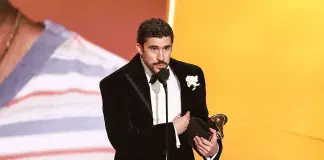 Bad Bunny trionfa ai Grammy Awards e attacca l’ICE “Non siamo selvaggi”. Trump “Show inguardabile”
