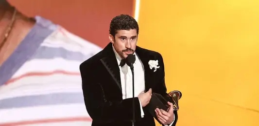 Bad Bunny trionfa ai Grammy Awards e attacca l’ICE “Non siamo selvaggi”. Trump “Show inguardabile”