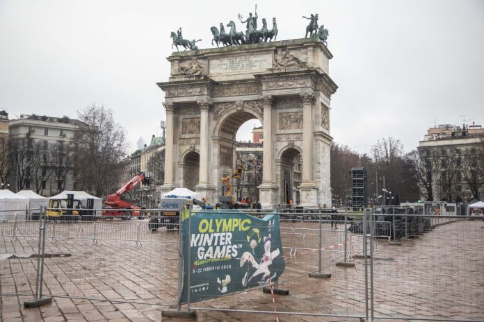 Milano, Giochi Olimpici Milano Cortina 2026, Arco della Pace, Montaggio struttura del braciere olimpico