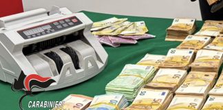 Ai domiciliari con più di 852 mila euro in contanti, 50enne denunciato nel Napoletano