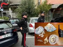 Blitz dei Carabinieri contro lo spaccio in strada nel Catanese, arrestato un 18enne
