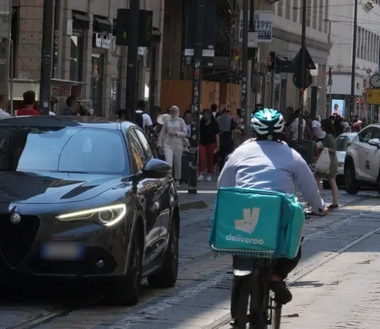 Accusa di caporalato su migliaia di rider, controllo giudiziario su Deliveroo
