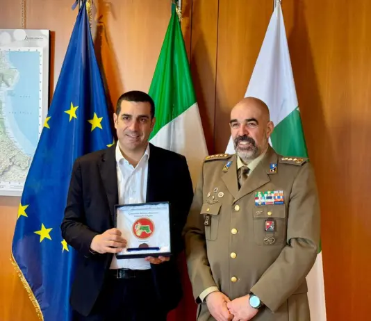 Il presidente de Pascale incontra il comandante militare regionale dell’esercito Perrone
