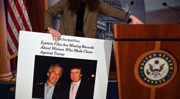 Epstein, il buco nero che inghiotte tutto