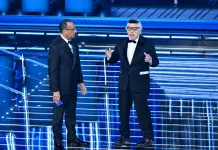 Sanremo, la finale si apre con un appello alla pace. Applausi per i co-conduttori Cardinaletti e Frassica
