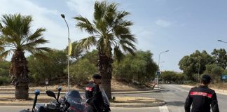 Gela, arrestato un 21enne per spaccio: sequestrato oltre 1 kg di hashish nascosto in casa