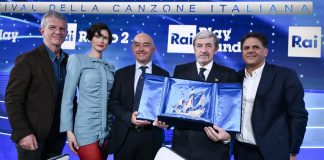 Bucci svela la caravella in filigrana premio della serata delle Cover di Sanremo