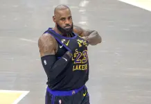 LeBron James nella storia, tripla doppia a 41 anni: i Lakers battono i Dallas Mavericks