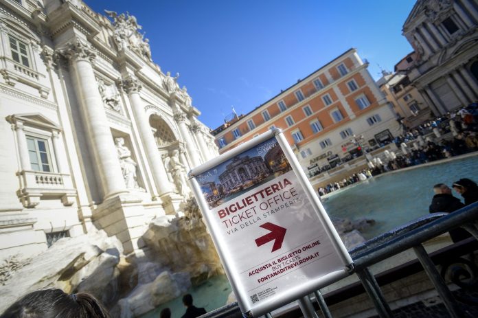 Fontana di Trevi a pagamento