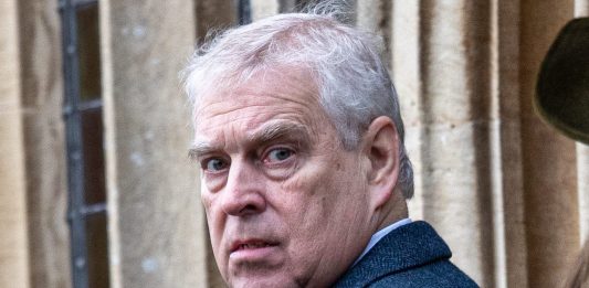 Regno Unito, arrestato l’ex principe Andrea: l’accusa è di abuso d’ufficio