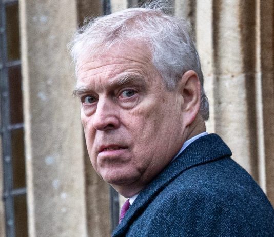 Regno Unito, arrestato l’ex principe Andrea. Re Carlo: “La legge deve fare il suo corso”