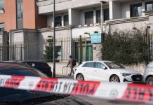 I quattro colleghi di Cinturrino indagati sono stati trasferiti in altri commissariati di Milano
