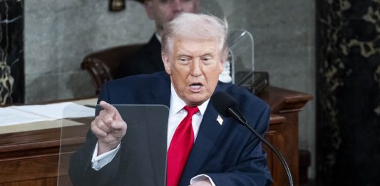 Trump show, il discorso più lungo della storia tra autocelebrazioni e attacchi