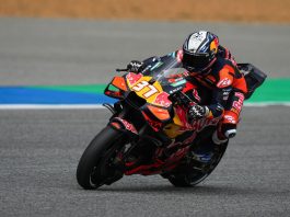 MotoGP, Acosta vince la sprint del GP di Thailandia. Bezzecchi in pole per la gara lunga