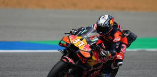 MotoGP, Acosta vince la sprint del GP di Thailandia. Bezzecchi in pole per la gara lunga