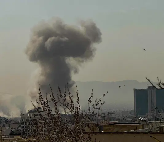 Israele e Usa attaccano l’Iran, esplosioni nel centro di Teheran. Trump: “Distruggeremo i missili”, Netanyahu: “Rimuovere la minaccia esistenziale”