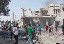 Israele e Usa attaccano l’Iran, raid su una scuola: almeno 51 morti. Teheran risponde: esplosioni anche in Bahrein, Kuwait ed Emirati