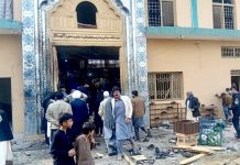 Pakistan, esplosione in una moschea di Islamabad durante la preghiera del venerdì: almeno 15 le vittime