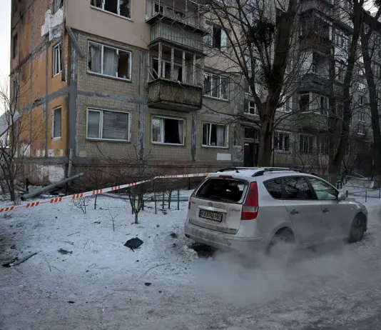 Ucraina, ancora una notte di esplosioni e raid russi su Kiev. Lavrov “Nuove sanzioni Usa a Mosca, Putin rimasto sorpreso”