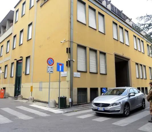 Allarme bomba nella sede della Lega in via Bellerio a Milano