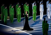 Notte di stelle tra omaggi e coreografie: le immagini dello show che ha aperto i Giochi / Foto