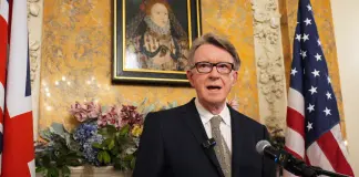 Epstein Files, arrestato e rilasciato su cauzione l’ex ambasciatore britannico negli Usa Peter Mandelson