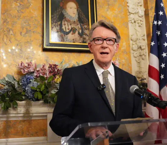 Epstein Files, arrestato l’ex ambasciatore britannico negli Usa Peter Mandelson