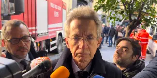 Manfredi “Il teatro Sannazaro è stato completamente distrutto, è un grande dolore per Napoli”