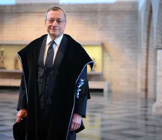 Draghi “L’Europa passi dalla confederazione alla federazione”