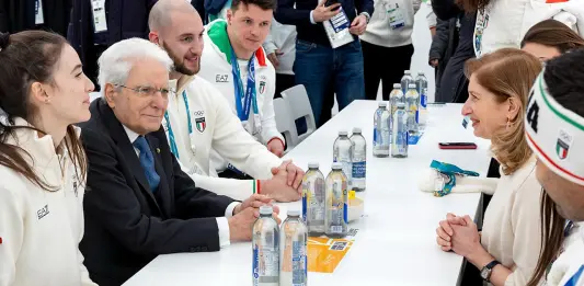 Mattarella a pranzo con gli atleti al villaggio olimpico di Cortina / Fotogallery