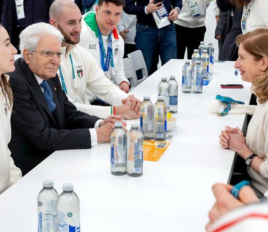Mattarella a pranzo con gli atleti al villaggio olimpico di Cortina / Fotogallery