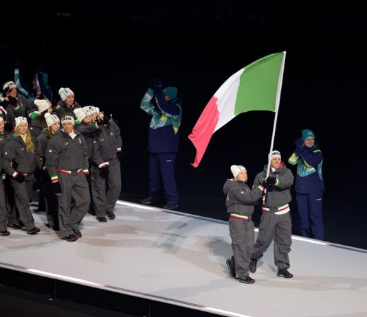 Mattarella dichiara aperti i Giochi di Milano Cortina 2026. A San Siro ovazione per l’Italia Team, fischi per Vance