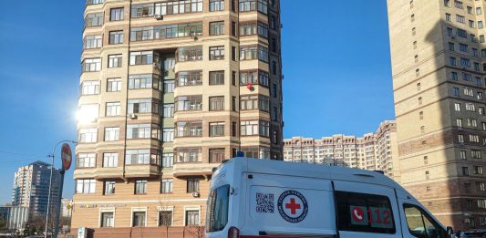 Centinaia di droni ucraini su Mosca, 2 morti e 9 feriti. Raid russo su un ponte a Zaporizhzhia