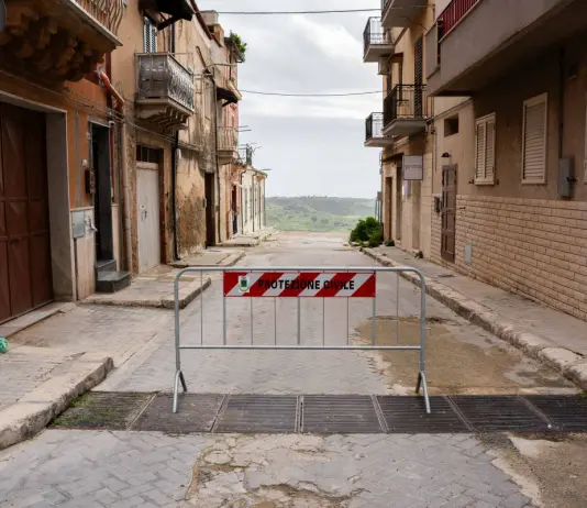 Niscemi, il sindaco annuncia la riapertura delle scuole