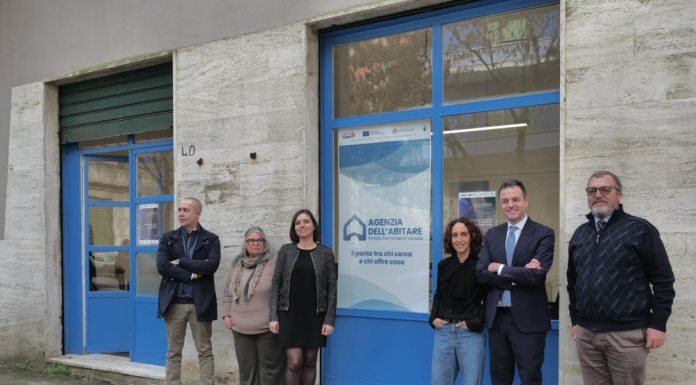 L’assessore Venturini inaugura lo sportello dell’Agenzia dell’Abitare di Mestre