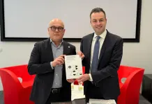 Consegnati alla Vez 98 volumi raccolti per il Padiglione Venezia