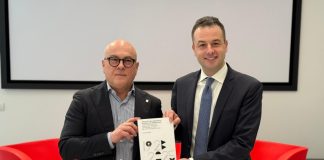 Consegnati alla Vez 98 volumi raccolti per il Padiglione Venezia