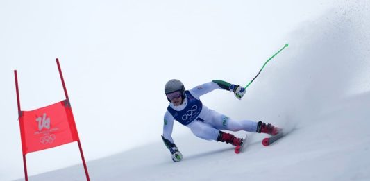 Pinheiro Braathen in testa al gigante olimpico dopo la prima manche, Vinatzer 11°