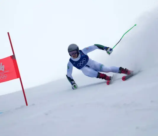 Pinheiro Braathen in testa al gigante olimpico dopo la prima manche, Vinatzer 11°