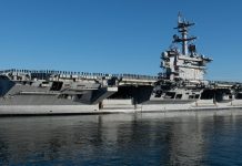 L’Iran deride Trump e minaccia gli Usa “Colpiremo la portaerei Lincoln appena entrerà nel raggio dei nostri missili”