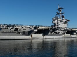 L’Iran deride Trump e minaccia gli Usa “Colpiremo la portaerei Lincoln appena entrerà nel raggio dei nostri missili”