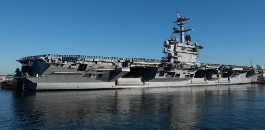 L’Iran deride Trump e minaccia gli Usa “Colpiremo la portaerei Lincoln appena entrerà nel raggio dei nostri missili”